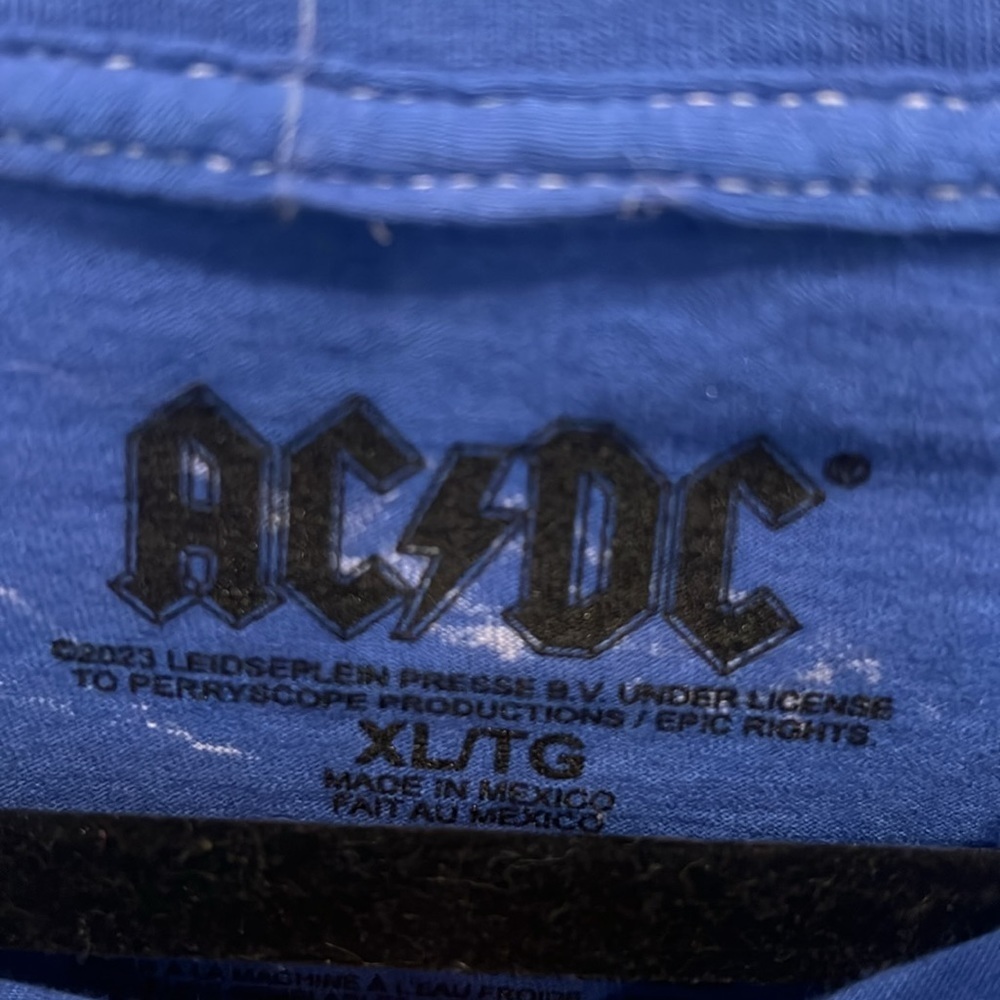 NWOT ACDC Tshirt Size XL - Picture 3 of 4
